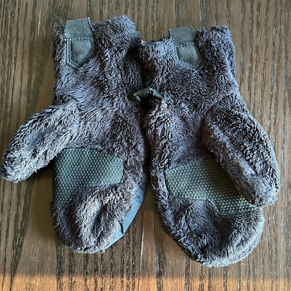 North face fleece mittens, black, girls size M - Picture 2 of 3